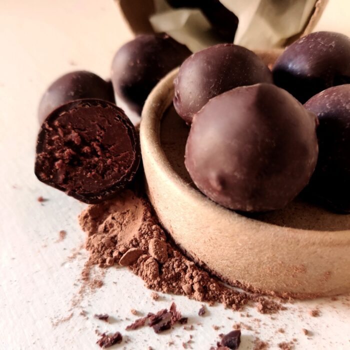 TRUFAS DE CHOCOLATE 70% BAGUA GRANDE, AMAZONAS, PERÚ- CUBIERTAS EN CHOCOLATE 100% MISMO ORIGEN - Image 2