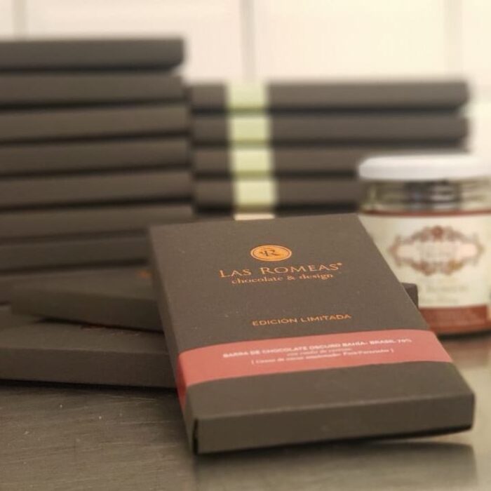 TABLETA DE CHOCOLATE OSCURO BAHÍA BRASIL 70% relleno de coulis/ reducción de cerezas