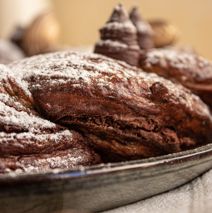 ROSCA DE PASCUAS CON HARINA DE CACAO Y CHOCOLATE ECUATORIANO - Image 4