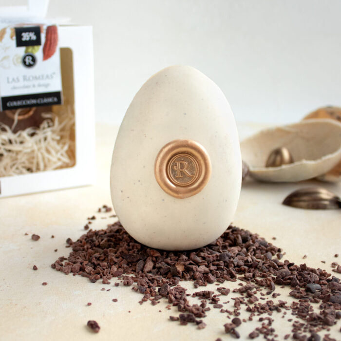 HUEVO DE PASCUAS -COLECCIÓN CLÁSICA- BLANCO+NIBS BLEND MIX DE GRANOS PERUANOS