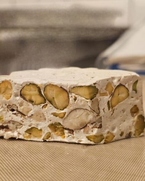 TURRÓN BLANCO DURO DE ALMENDRAS Y NIBS GARRAPIÑADOS 300g