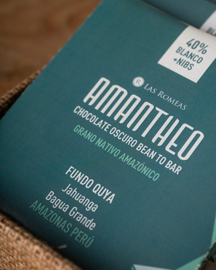 CHOCOLATE BLANCO 40% + NIBS AMANTHEO – BAGUA GRANDE, AMAZONAS, PERÚ – CACAO NATIVO AMAZÓNICO
